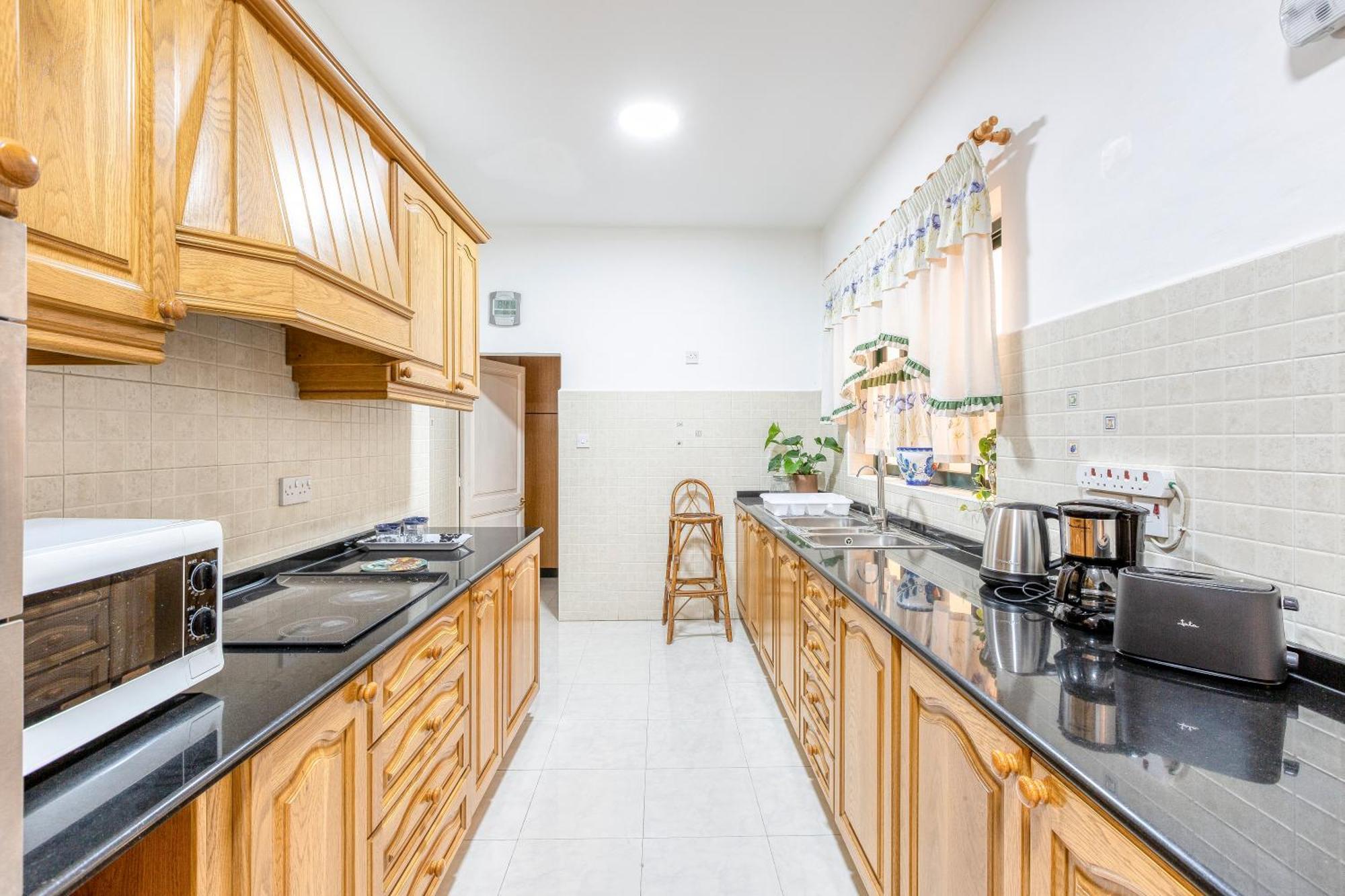 Enormous Luxury 3-storey Townhouse, Rooftop Egas1-1 Holiday home Il-Furjana