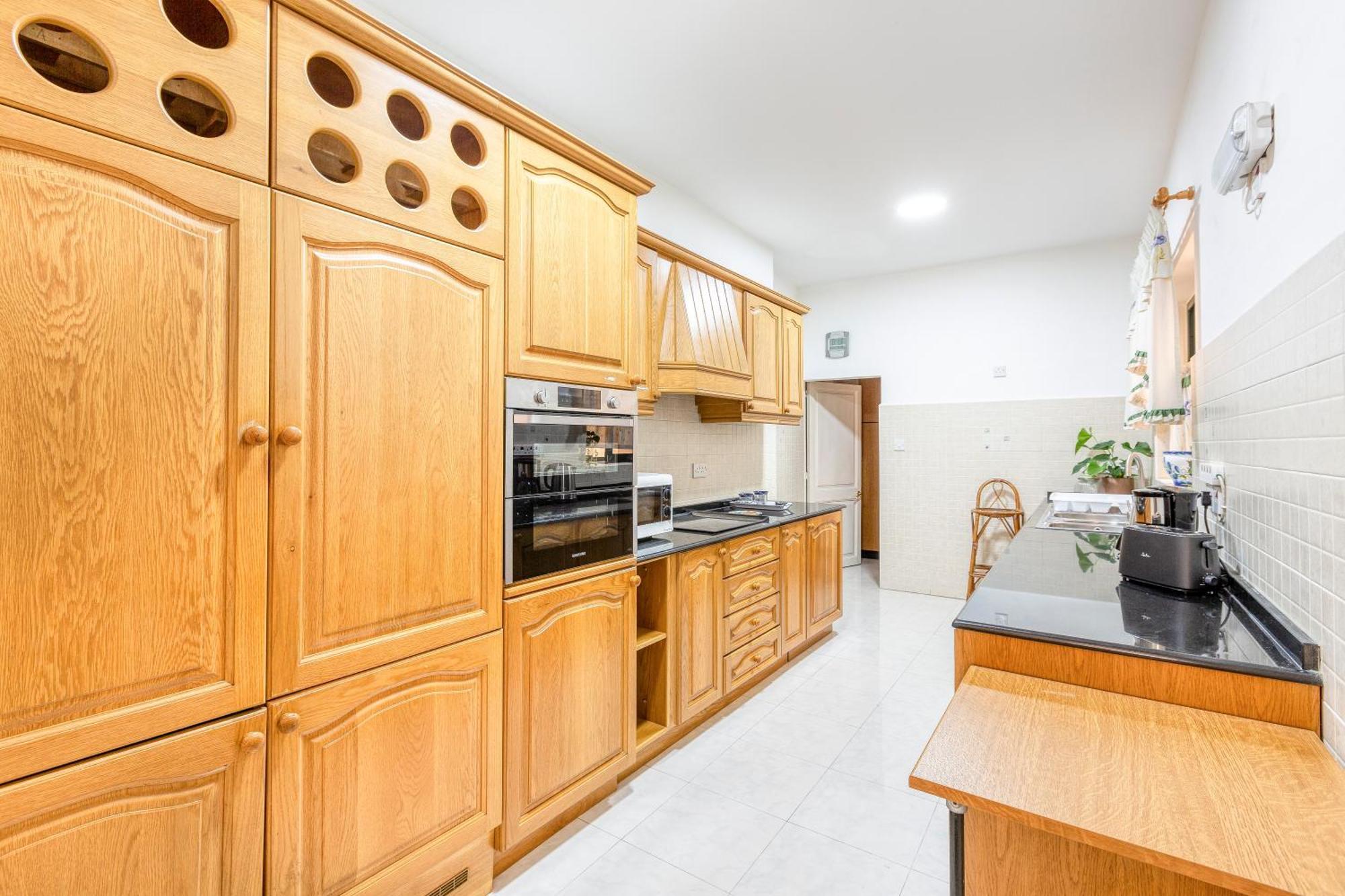 Enormous Luxury 3-storey Townhouse, Rooftop Egas1-1 * Il-Furjana