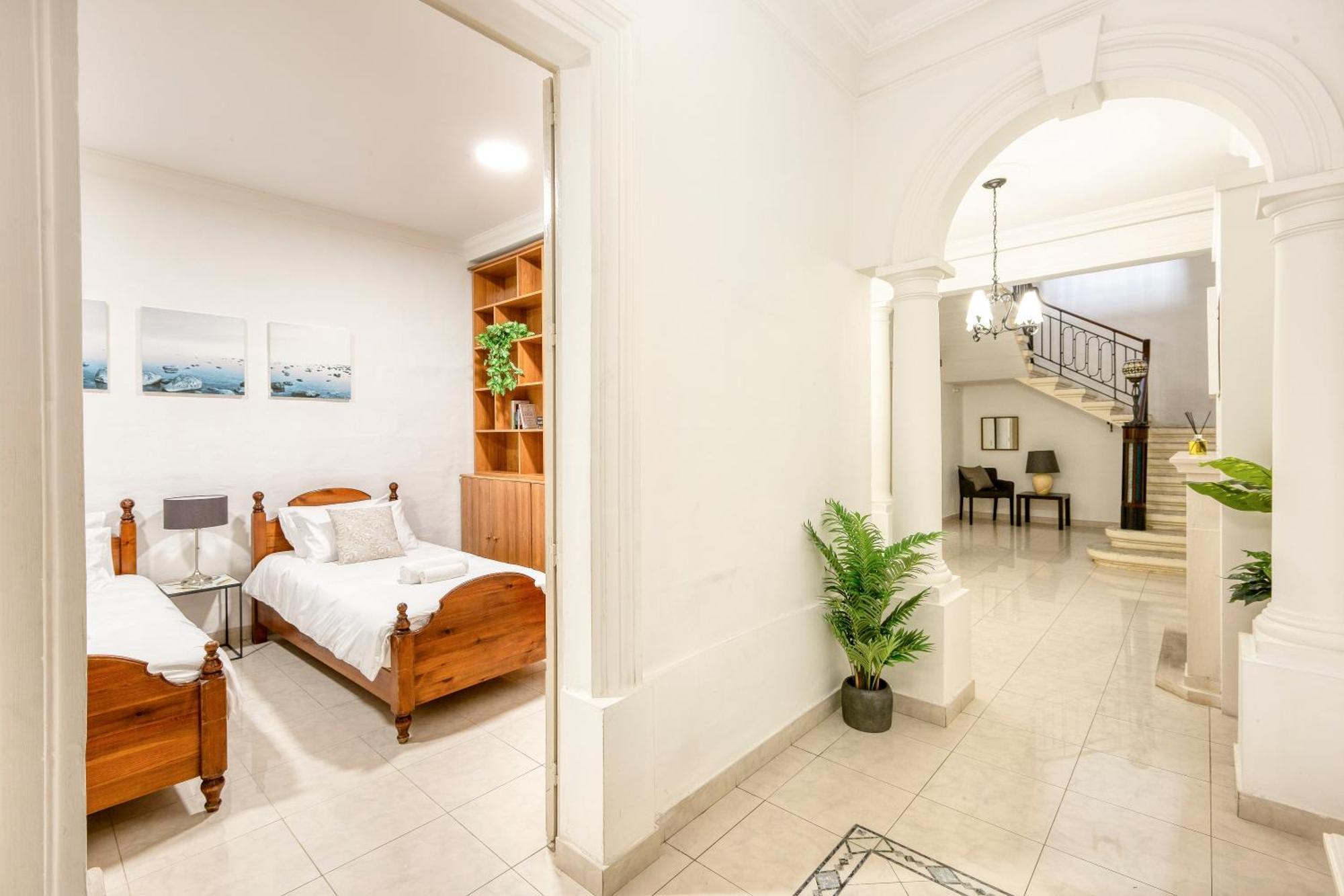 Enormous Luxury 3-storey Townhouse, Rooftop Egas1-1 * Il-Furjana