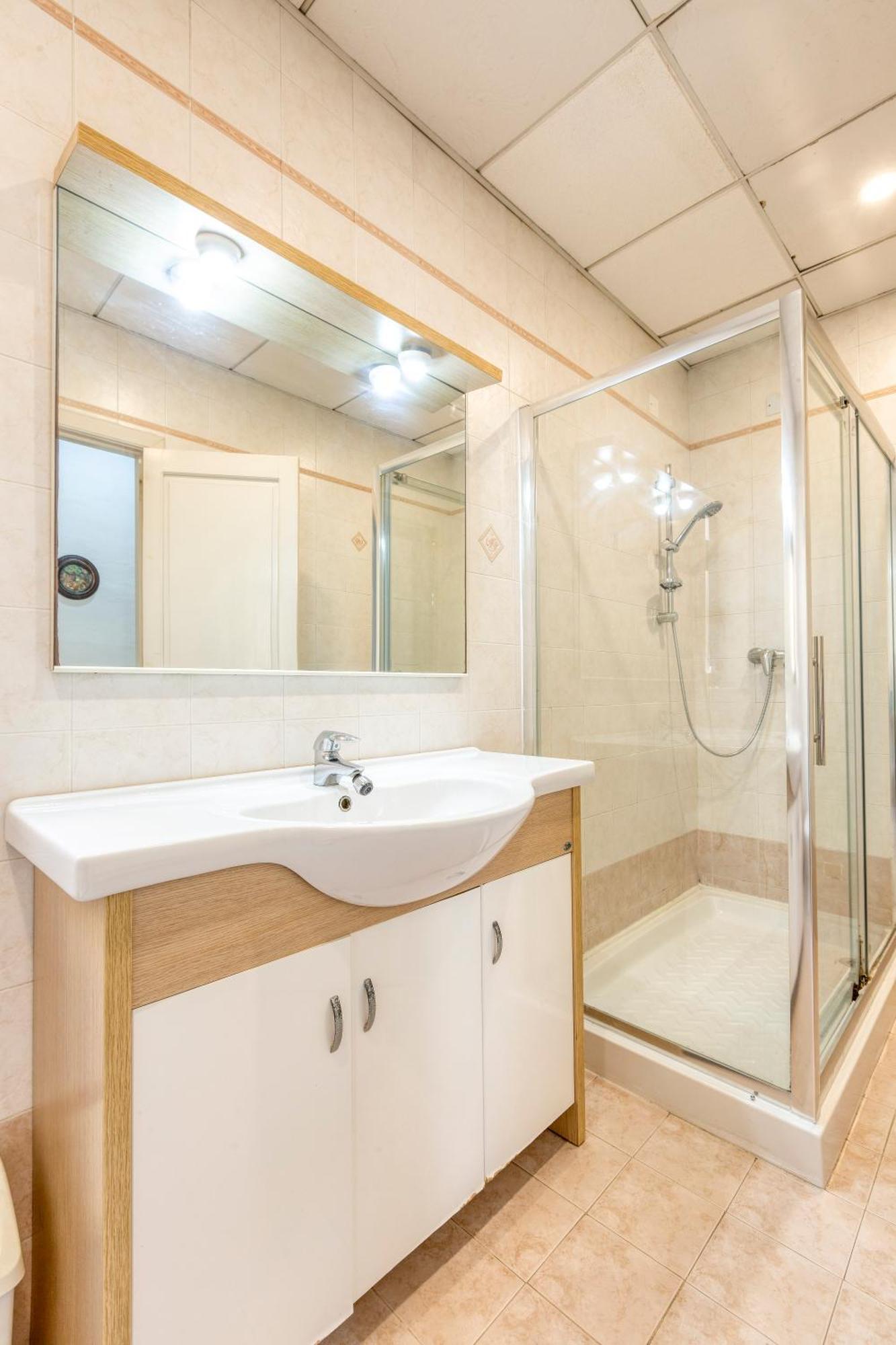 Holiday home Enormous Luxury 3-storey Townhouse, Rooftop Egas1-1