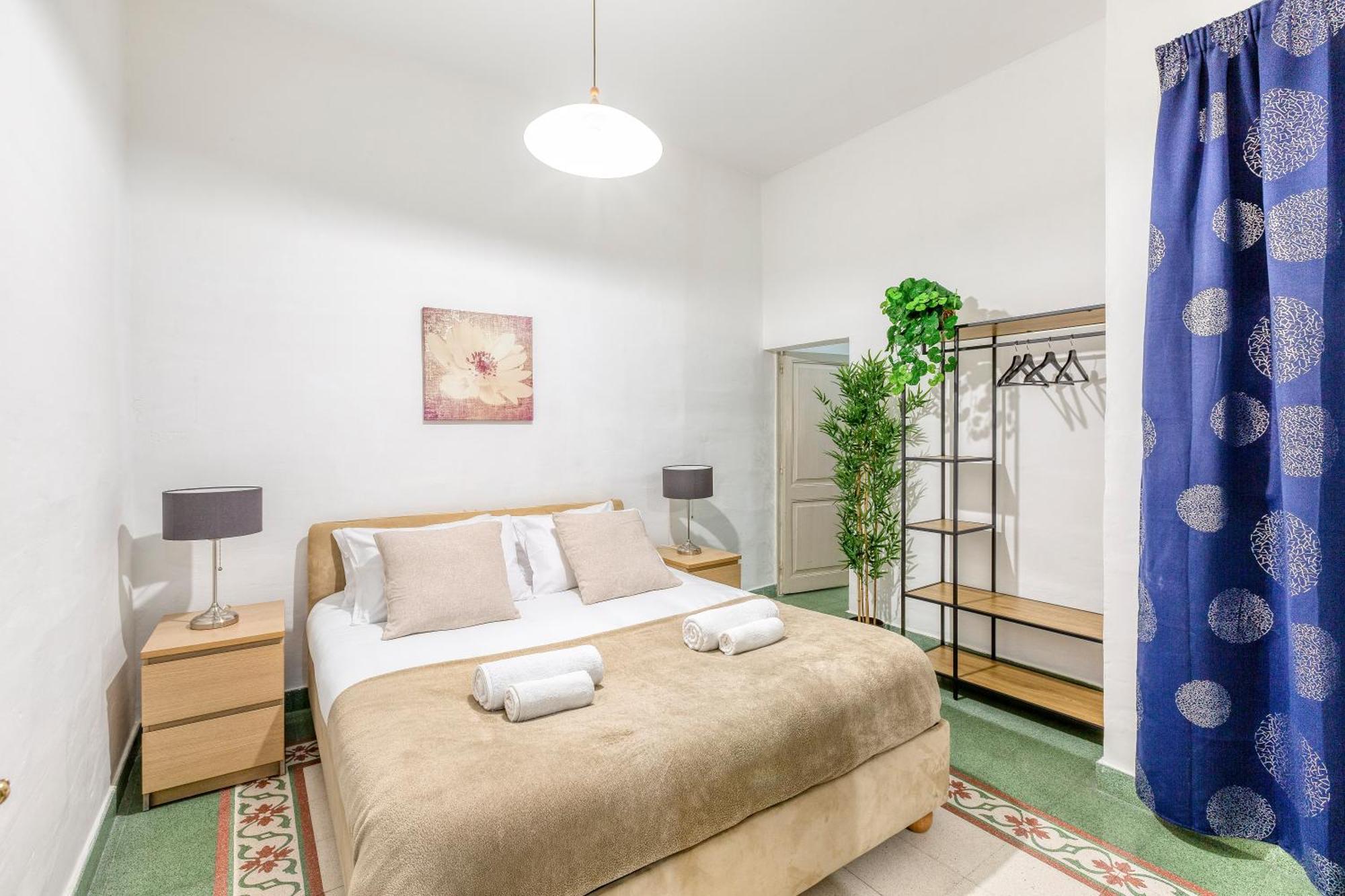 Enormous Luxury 3-storey Townhouse, Rooftop Egas1-1 * Floriana
