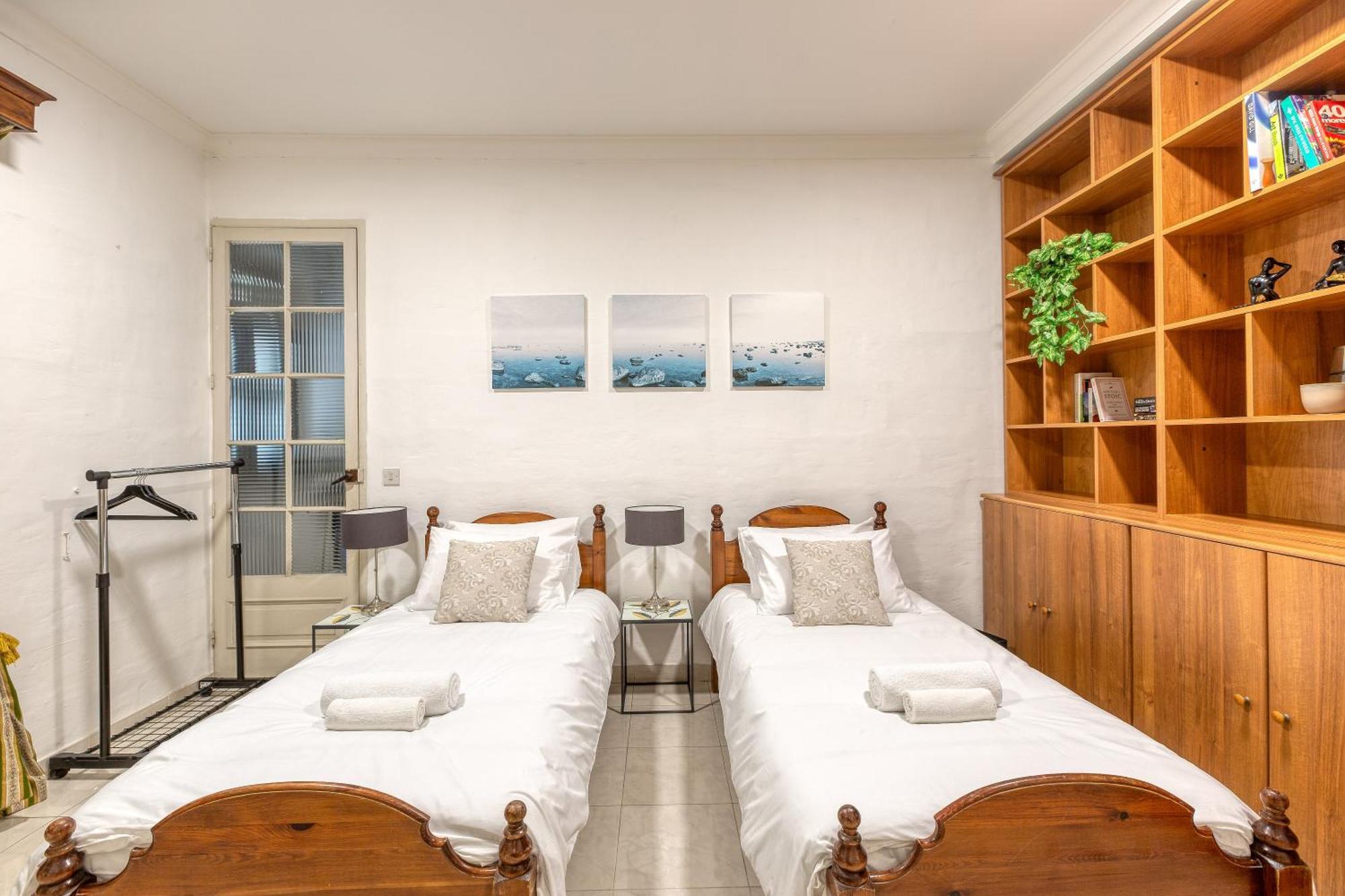 Enormous Luxury 3-storey Townhouse, Rooftop Egas1-1 * Floriana